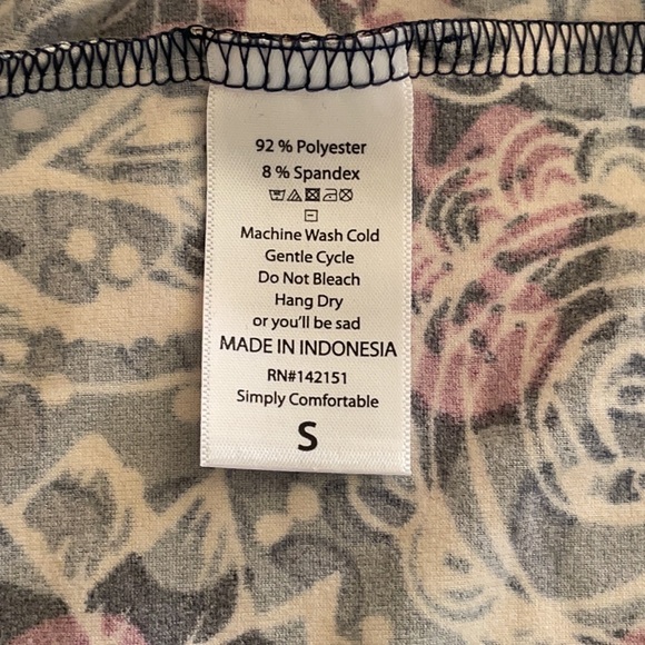 LulaRoe Irma Tunic Size S Leggings Material Butterfly’s Floral Relaxed Fit NWT - Picture 6 of 9